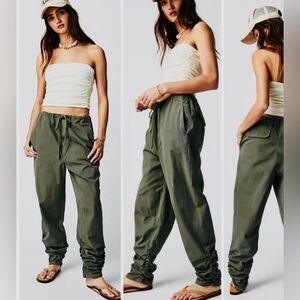 Free People NWOT Ladies Parachute ruched cargo jogger w/ drawstring